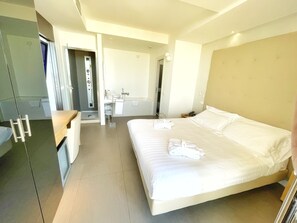 小型套房, 按摩浴缸 | 迷你吧、客房内保险箱、特色装修、特色家居