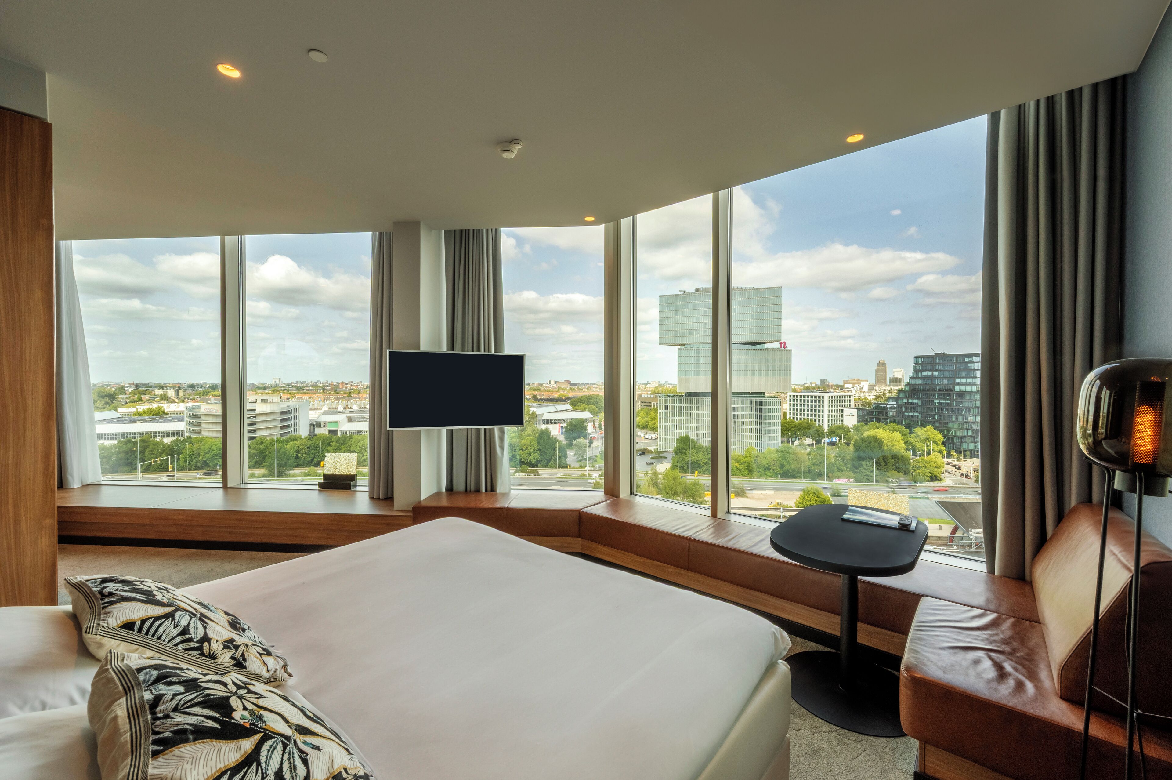 Rom – superior, 1 kingsize-seng | Safe på rommet, blendingsgardiner og strykejern/-brett