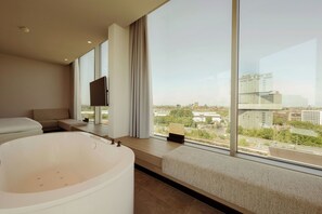 Suite, 1 King Bed, Hot Tub | In-room safe, blackout drapes, iron/ironing board, free WiFi