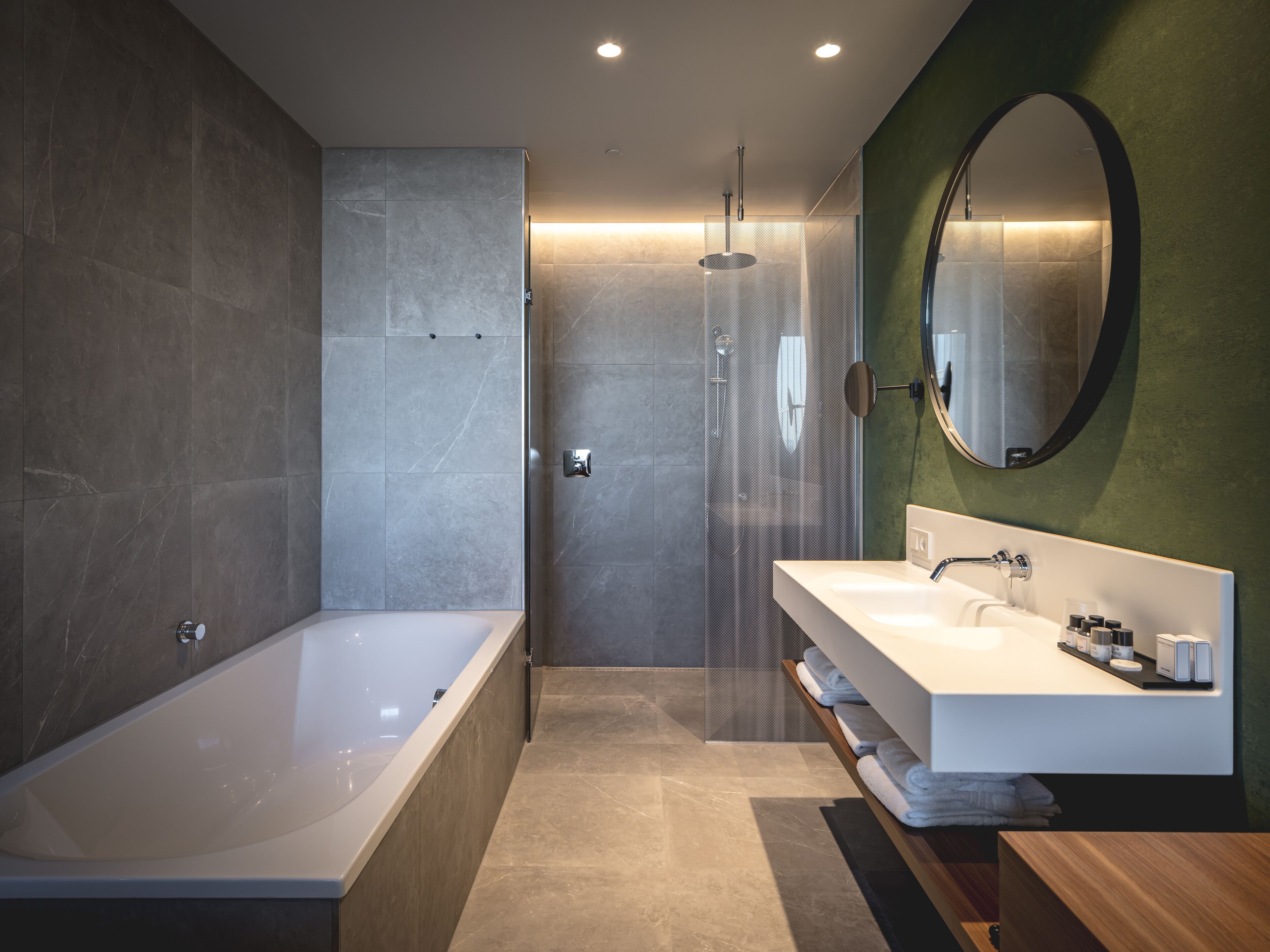 comfort king - with bath | bathroom | free toiletries, hair dryer, towels, soap