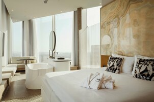 Svíta - 1 stórt tvíbreitt rúm - heitur pottur | Öryggishólf í herbergi, myrkratjöld/-gardínur, straujárn/strauborð