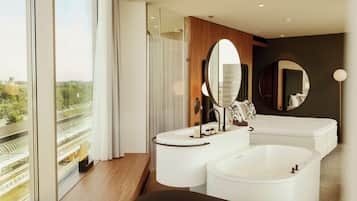 Suite, 1 King Bed, Hot Tub | In-room safe, blackout drapes, iron/ironing board, free WiFi