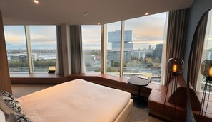 Superior Room, 1 King Bed | 1 bedroom, in-room safe, blackout drapes, iron/ironing board