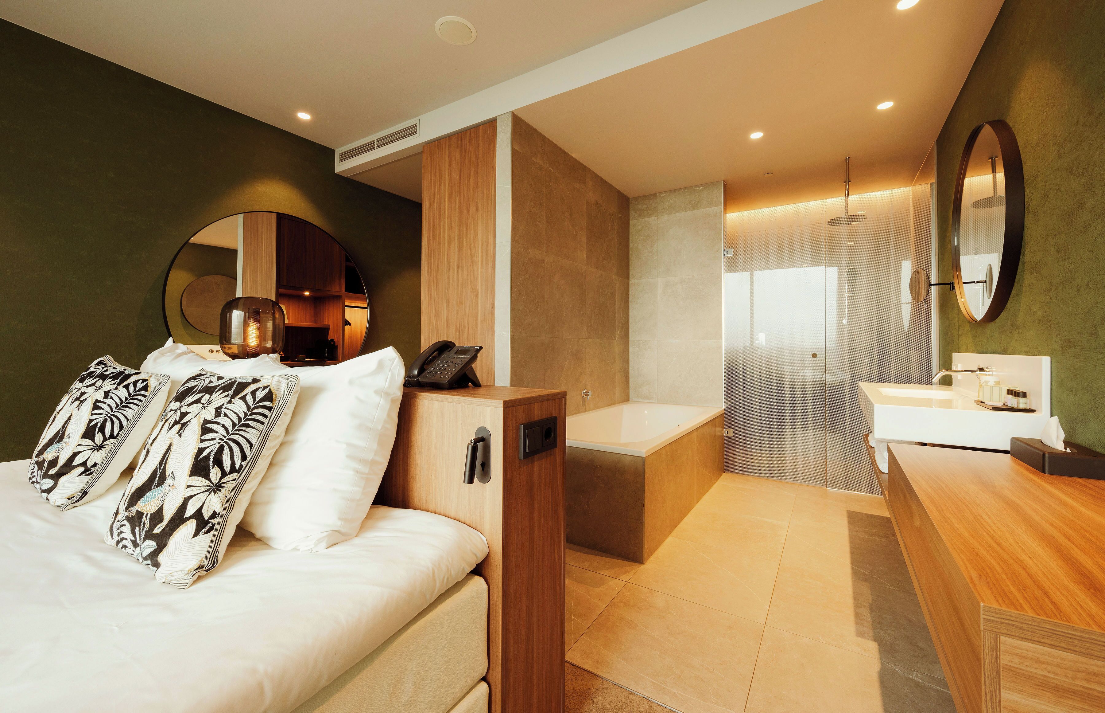 Rom – executive | Bad | Toalettartikler (inkludert), hårføner, håndklær og såpe