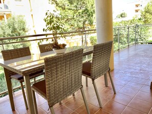 Outdoor dining - S25 beautiful apartment + pool. near the beach (Salou)