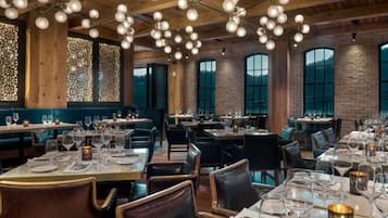 Desayuno a la carta todos los días (con cargo)