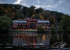 Vista frontal de la propiedad