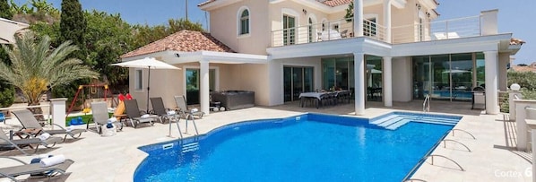 Outdoor pool, a heated pool - Villa Sarah (Paphos)