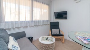 En 32-tommers Flatskjerm-TV med Parabol-TV