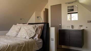 Deluxe Double Room, 1 Queen Bed, Non Smoking, Hill View
