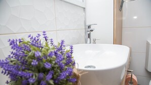 Hårføner og håndklær