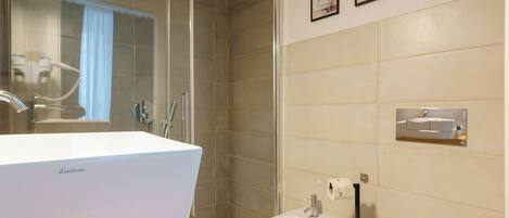 Dusch, regndusch, hÄrtork och bidé