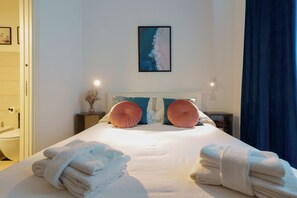 Economy Room | Desk, laptop workspace, free WiFi