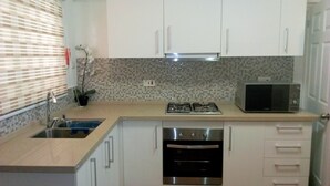 Deluxe Double Room | Shared kitchen - kway Aparthotels (Tema)