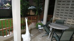 Deluxe Double Room | Terrace/patio - kway Aparthotels (Tema)
