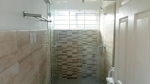 Deluxe Double Room | Bathroom - kway Aparthotels (Tema)