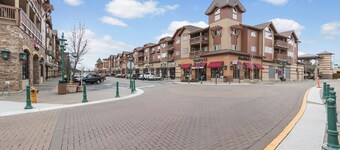 Fabulous Riverstone condo w/shared deck, outdoor dining area, grills, & firepit