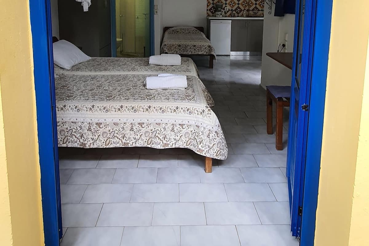 Economy Studio (#1) | Free WiFi, bed sheets