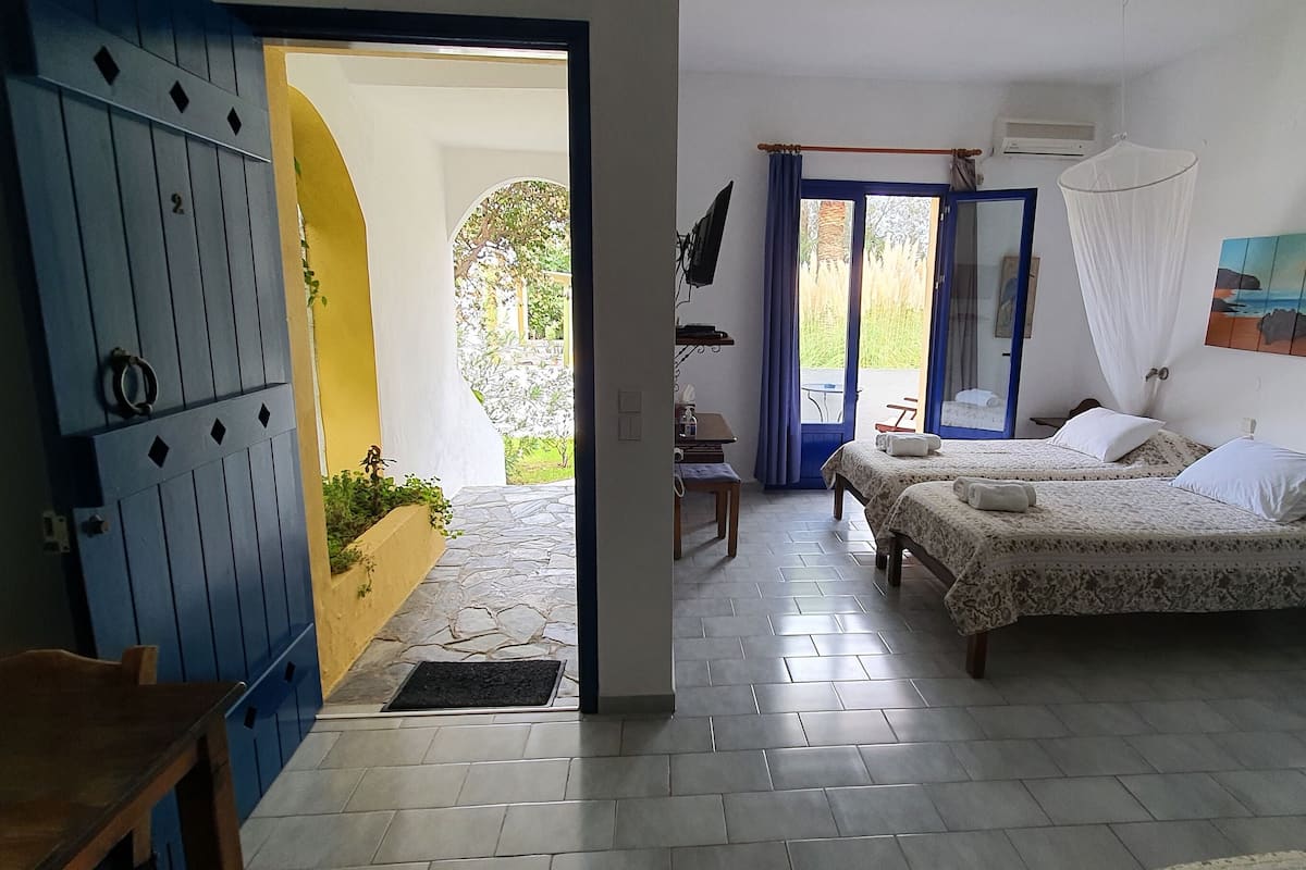 Economy Studio (#2) | Free WiFi, bed sheets