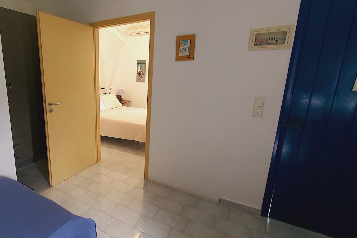 Economy Studio (#3) | Free WiFi, bed sheets