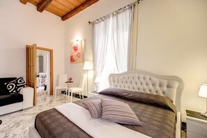 Minibar, in-room safe, desk, blackout curtains - MyTime Rome (Rome)