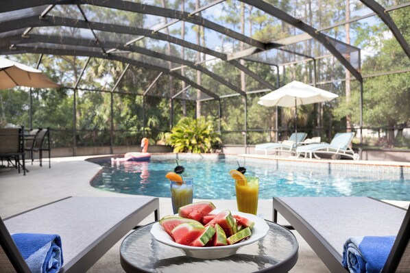 Alberca al aire libre y alberca climatizada