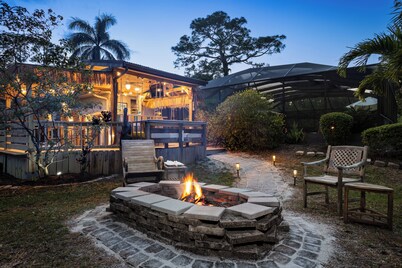 Private Hideaway, Pool,  Super Cool Tiki Bar and close to USSSA!