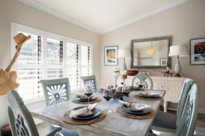 Dining - Private Hideaway, Pool,  Epic Tiki Bar and close to USSSA! (Melbourne)