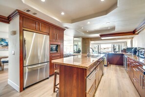 Fridge, stovetop, dishwasher, coffee/tea maker - Luxurious Channel Islands Harbor Home w/ Boat Dock (Oxnard)
