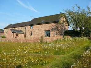 Exterior - Old Shire Stables (3 bedrooms) - sleeps 6 guests  in 3 bedrooms (Leek)