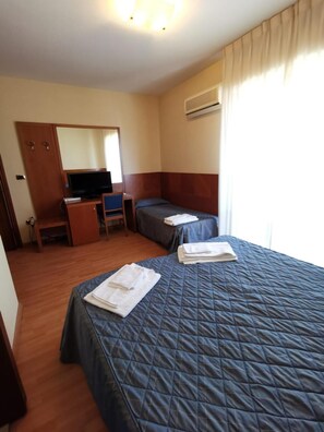 Minibar, kostenloses WLAN, Bettwäsche