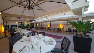 Servizio di colazione, pranzo e cena