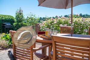 Terrace/patio - The Dinney Holiday Cottages (Bridgnorth)