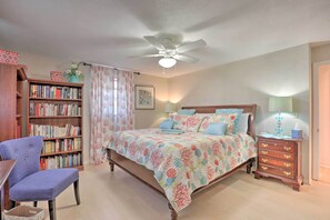 2 bedrooms, Internet, bed sheets - Single-Story Home: Walk to Beach, Pier & River (Ormond Beach)