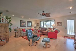 TV, video library - Single-Story Home: Walk to Beach, Pier & River (Ormond Beach)