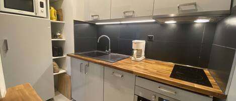 Refrigerador, microondas, horno y parrilla de estufa