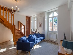 TV - Charming Duplex: Modern Comfort, 6 Guests, Central Location in Cauterets (Cauterets)