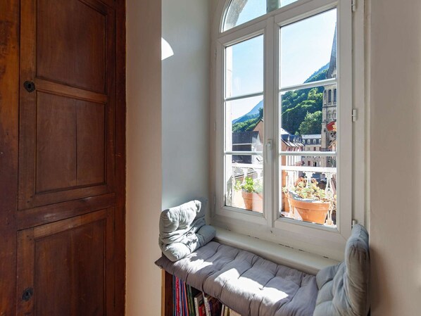 Interior - Charming Duplex: Modern Comfort, 6 Guests, Central Location in Cauterets (Cauterets)