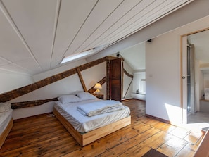 3 bedrooms, WiFi - Charming Duplex: Modern Comfort, 6 Guests, Central Location in Cauterets (Cauterets)