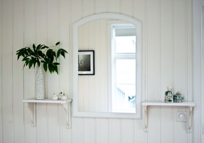 Apartment, 1 Schlafzimmer (The Artist's Enchantment) | Wohnbereich | Smart-TV