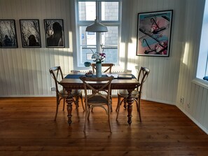 Apartment, 1 Schlafzimmer (An Artistic Experience) | Essbereich im Zimmer