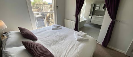 3 slaapkamers, een bureau, geluiddichte muren