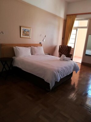 Minibar, in-room safe, soundproofing, iron/ironing board - Durban Manor Hotel & Conference Centre (Durban)