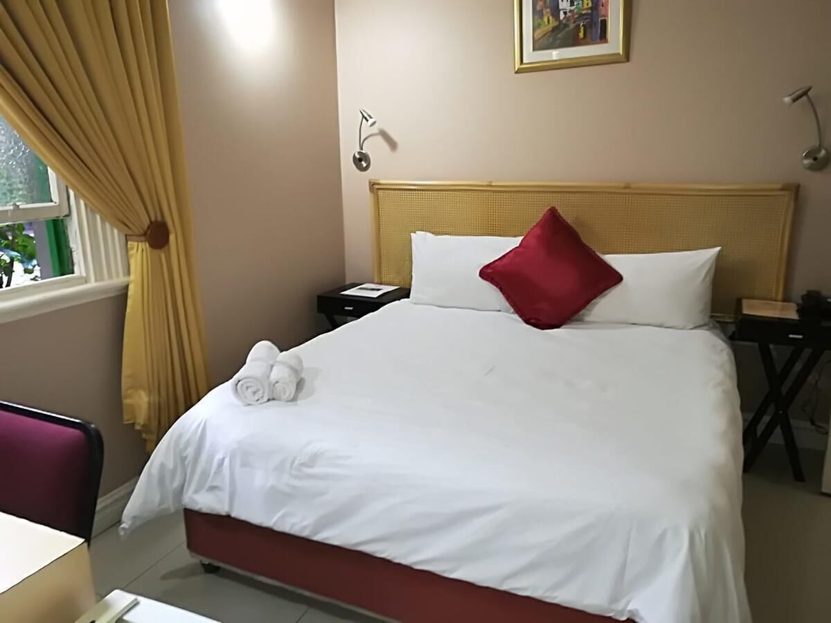 Minibar, in-room safe, soundproofing, iron/ironing board