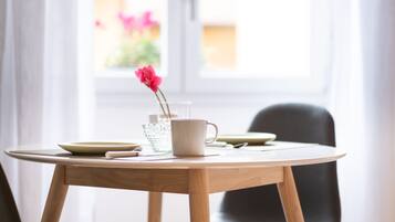 Apartemen Kota | Makan di kamar