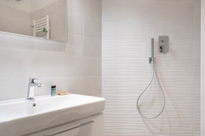 City Apartment | Bathroom sink
