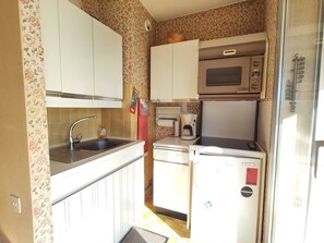 Ofen, Wasserkocher mit Kaffee-/Teezubehör