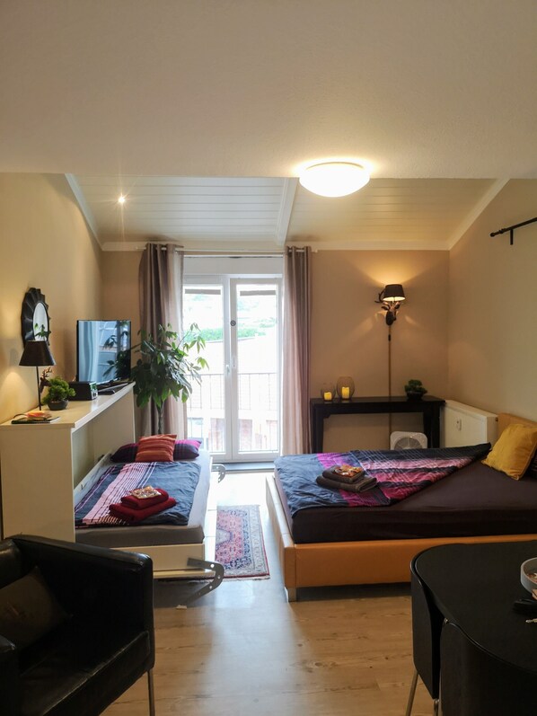 BĂŒgeleisen/BĂŒgelbrett, kostenloses WLAN, BettwĂ€sche