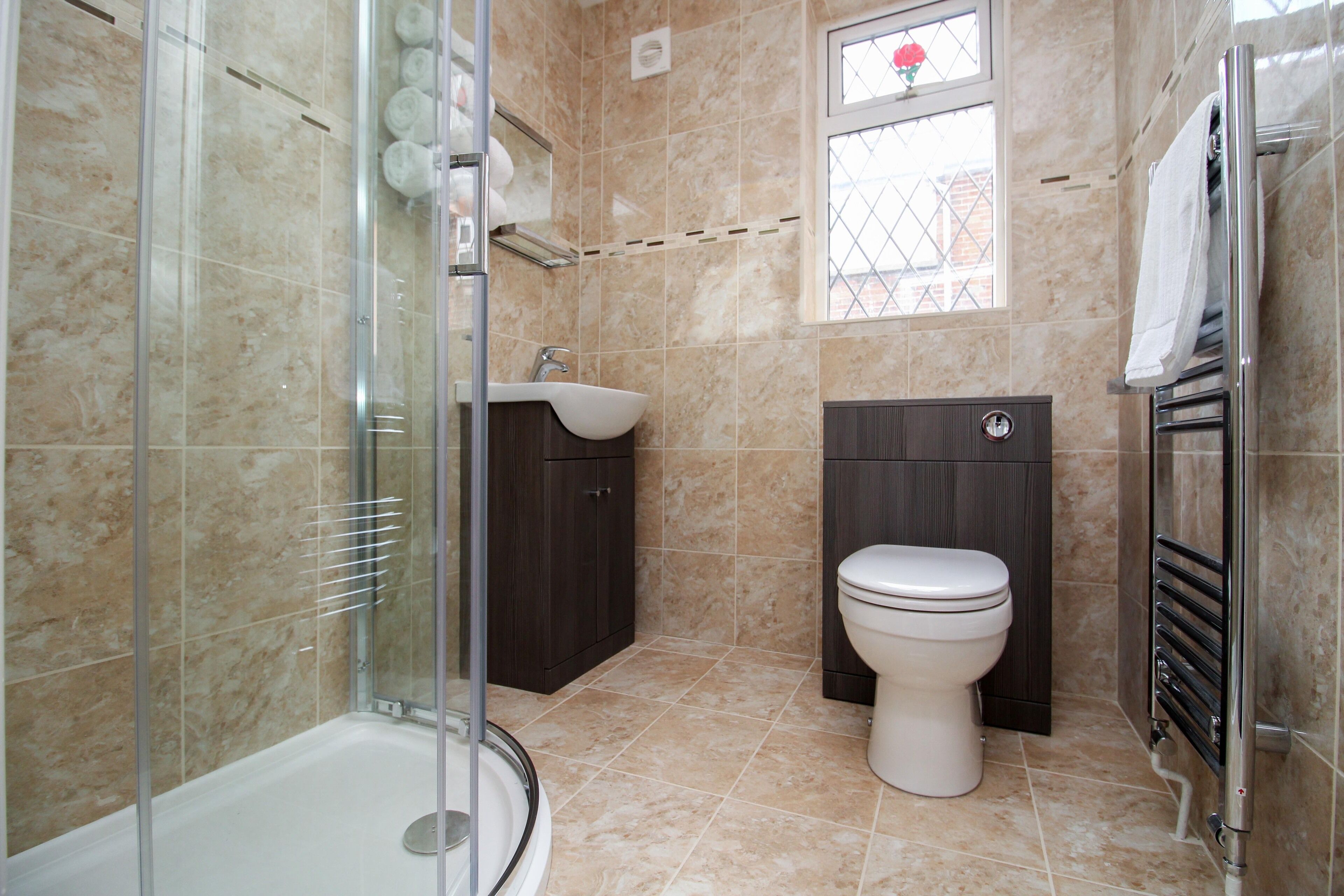 classic double room | bathroom | shower, free toiletries, hair dryer, towels