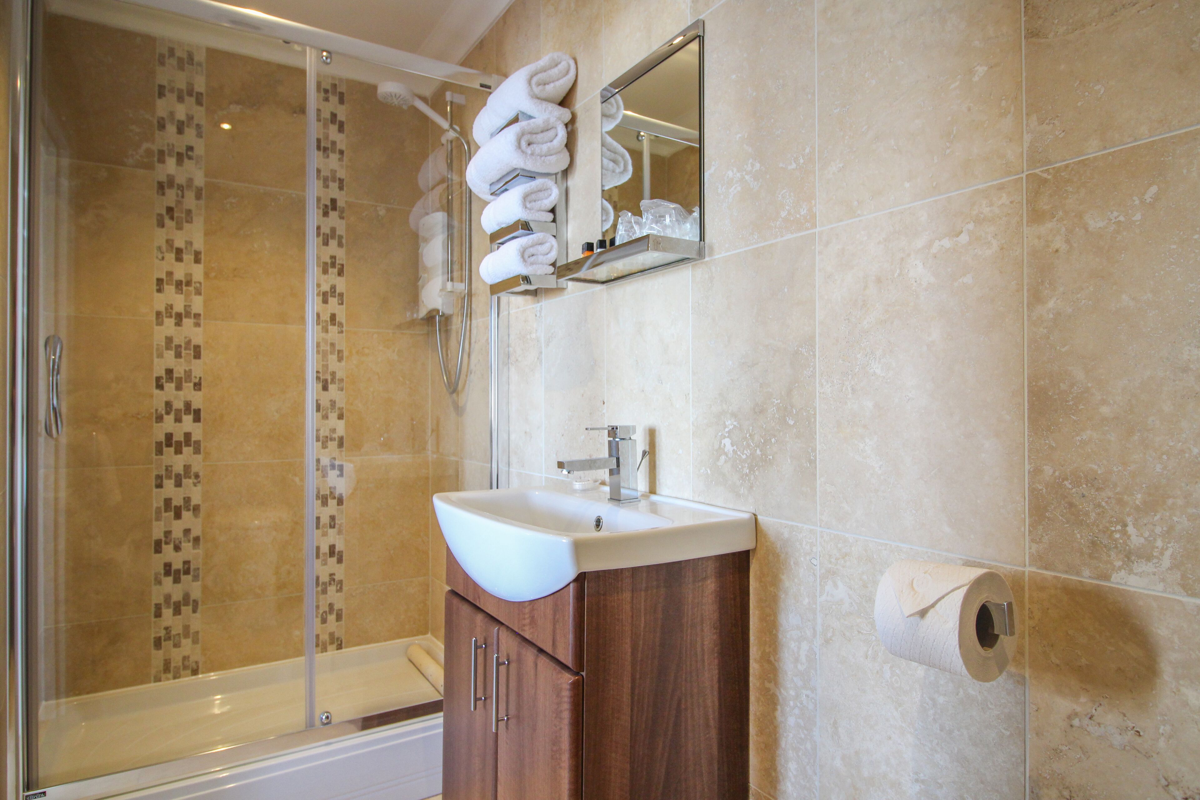 superior double room | bathroom shower